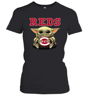 Baby Yoda Hugs Loves The Cincinnati Reds Baseball Womens T-Shirt