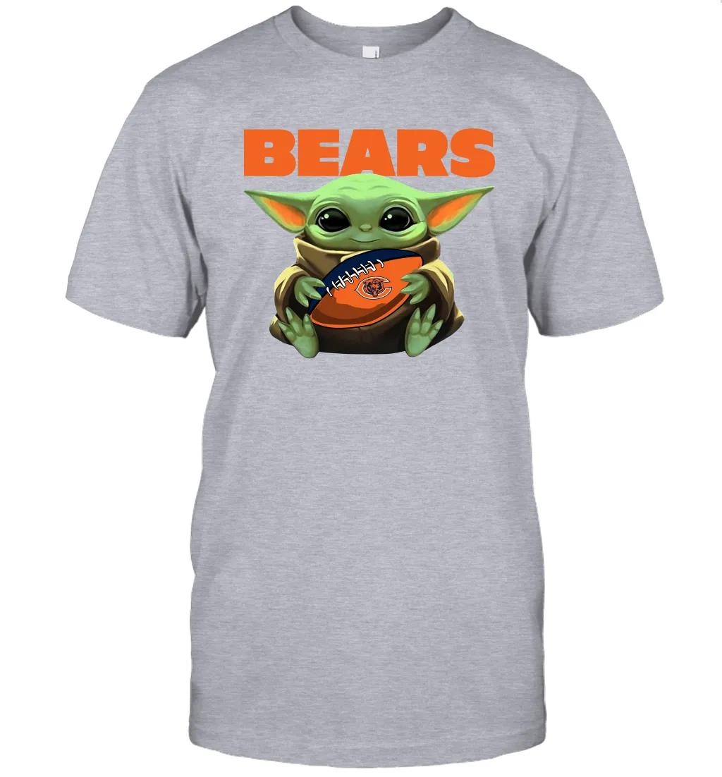 Baby Yoda Loves The Chicago Bears Star Wars Baby Yoda Hugs Bears NFL Mens T-Shirt