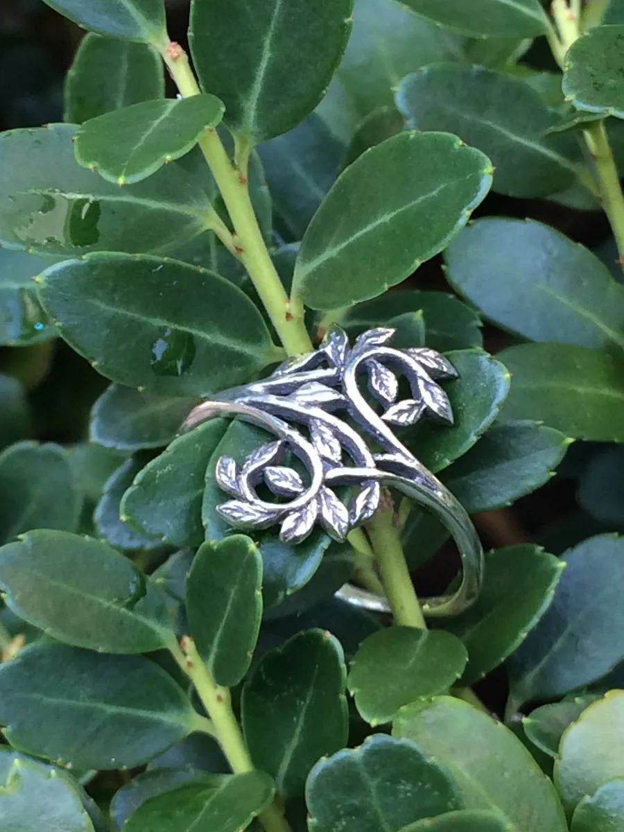 Intertwining Leaves Ring