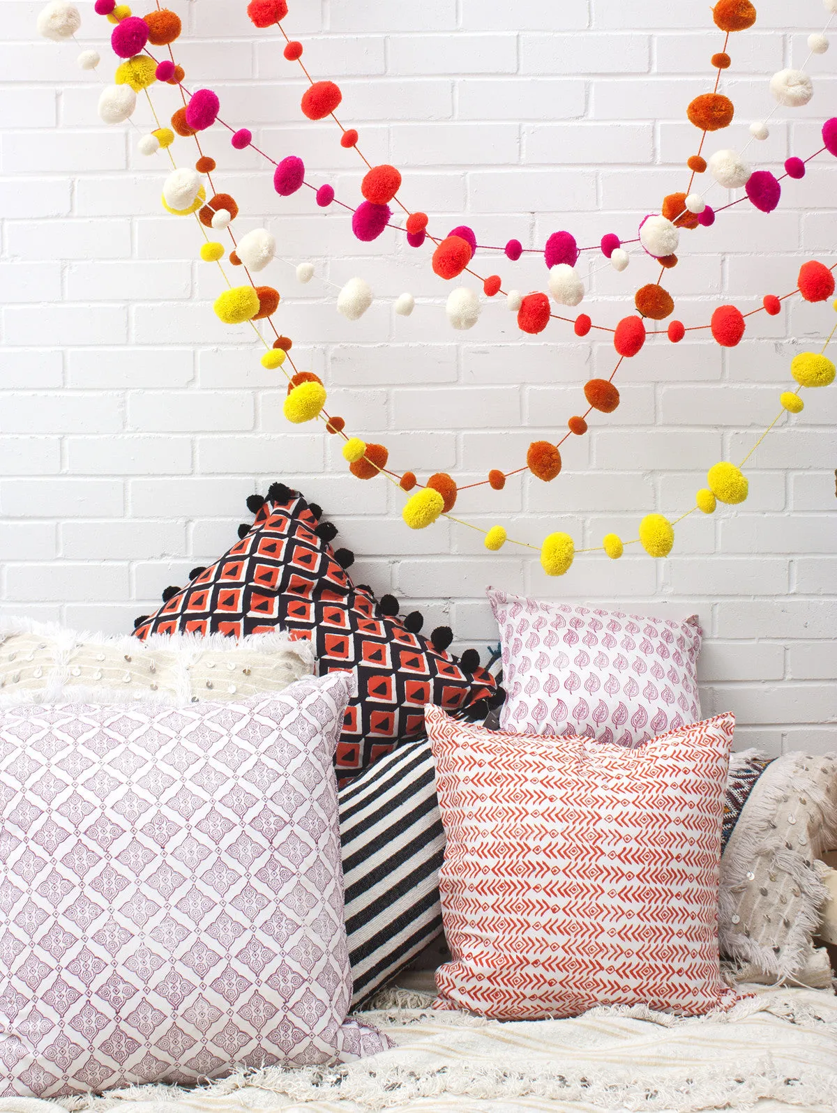 Pom Pom Garland, Pink